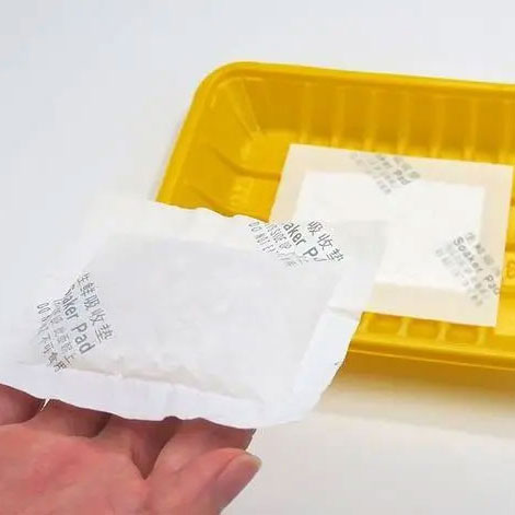 超市购买的盒装肉类下面垫的吸水纸能吃吗？