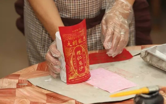 为了中秋节,月饼生产厂家居然将后道包装上的人换成这款神器